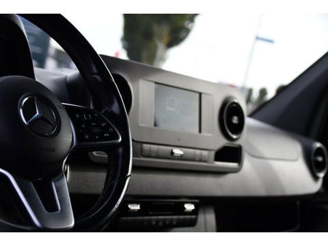 Mercedes-Benz Sprinter 319 1.9 CDI L2H2 RWD Black Edition Camera, Cruise, Carplay, LED, 190pk, Multimedia, Automaat, Geveerde stoel, Sensoren, Trekhaak, Uniek!
