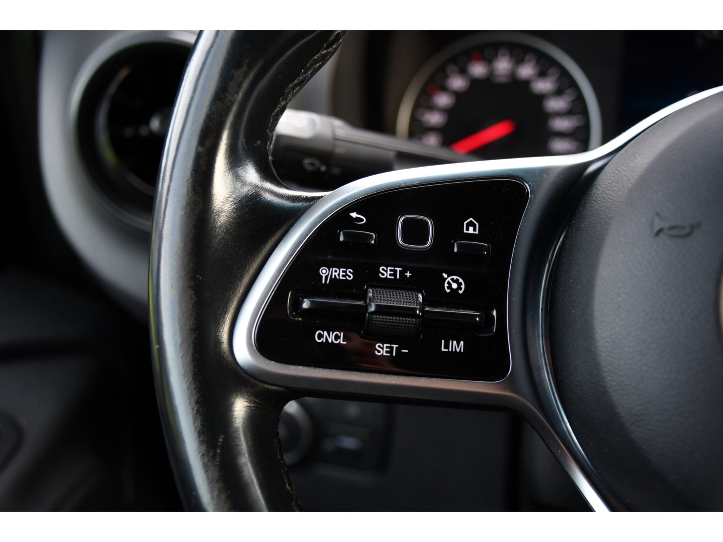 Mercedes-Benz Sprinter 319 1.9 CDI L2H2 RWD Black Edition Camera, Cruise, Carplay, LED, 190pk, Multimedia, Automaat, Geveerde stoel, Sensoren, Trekhaak, Uniek!