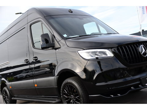 Mercedes-Benz Sprinter 319 1.9 CDI L2H2 RWD Black Edition Camera, Cruise, Carplay, LED, 190pk, Multimedia, Automaat, Geveerde stoel, Sensoren, Trekhaak, Uniek!