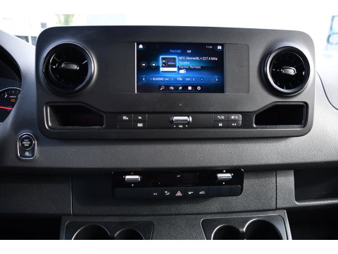 Mercedes-Benz Sprinter 319 1.9 CDI L2H2 RWD Black Edition Camera, Cruise, Carplay, LED, 190pk, Multimedia, Automaat, Geveerde stoel, Sensoren, Trekhaak, Uniek!