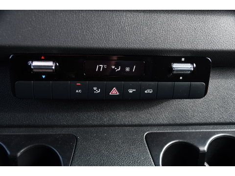 Mercedes-Benz Sprinter 319 1.9 CDI L2H2 RWD Black Edition Camera, Cruise, Carplay, LED, 190pk, Multimedia, Automaat, Geveerde stoel, Sensoren, Trekhaak, Uniek!
