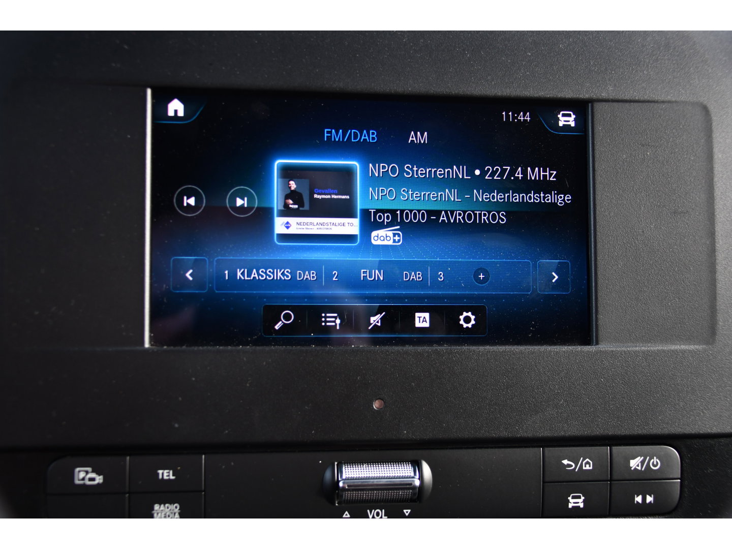Mercedes-Benz Sprinter 319 1.9 CDI L2H2 RWD Black Edition Camera, Cruise, Carplay, LED, 190pk, Multimedia, Automaat, Geveerde stoel, Sensoren, Trekhaak, Uniek!