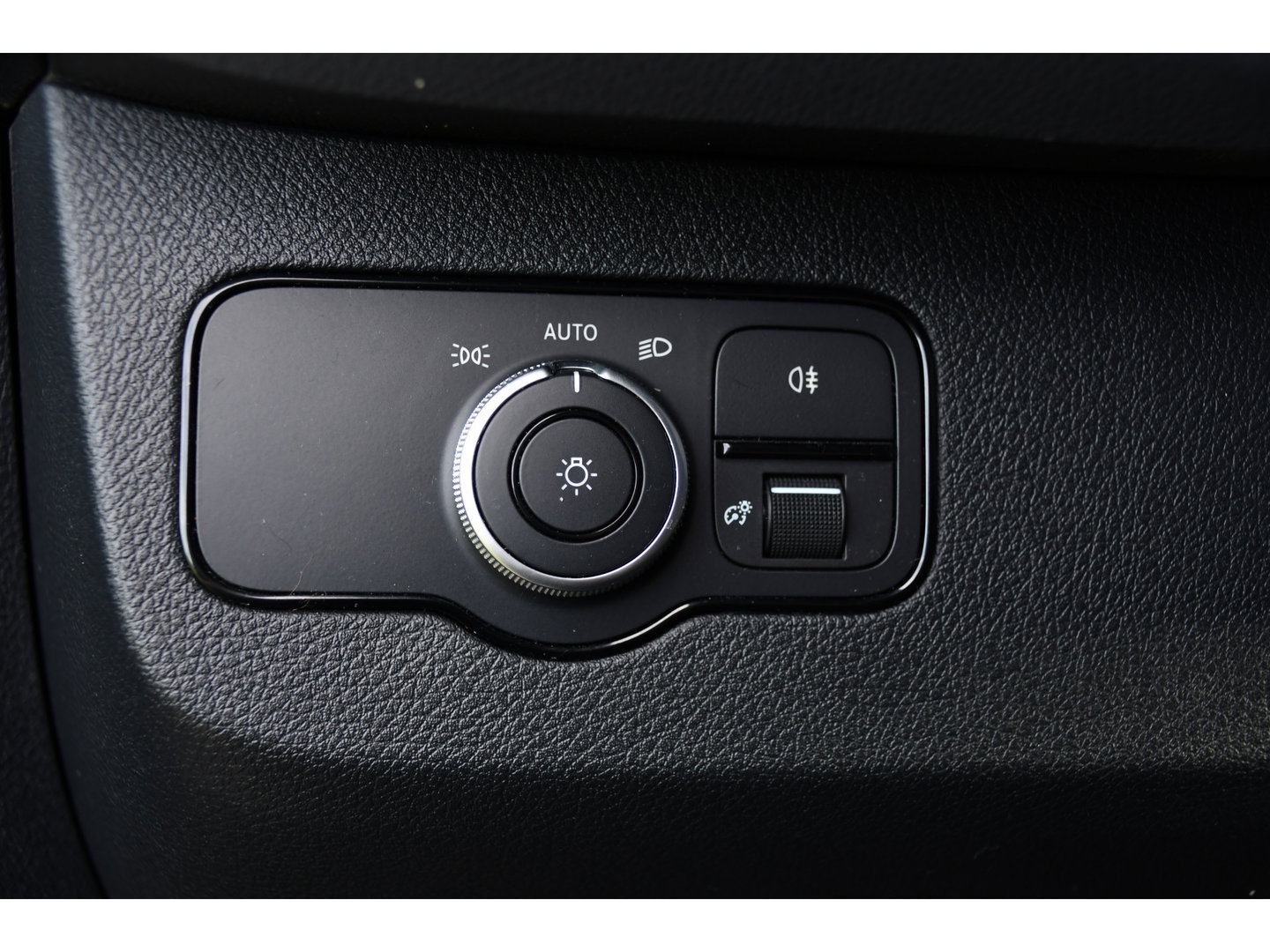 Mercedes-Benz Sprinter 319 1.9 CDI L2H2 RWD Black Edition Camera, Cruise, Carplay, LED, 190pk, Multimedia, Automaat, Geveerde stoel, Sensoren, Trekhaak, Uniek!