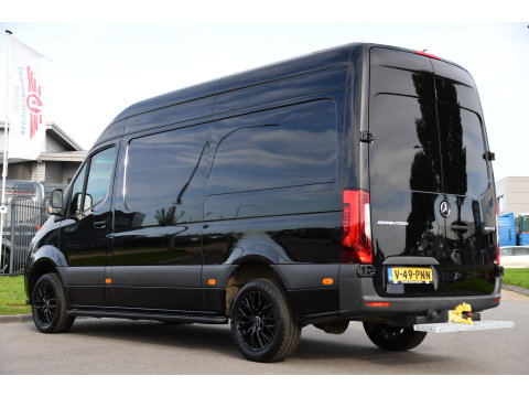 Mercedes-Benz Sprinter 319 1.9 CDI L2H2 RWD Black Edition Camera, Cruise, Carplay, LED, 190pk, Multimedia, Automaat, Geveerde stoel, Sensoren, Trekhaak, Uniek!