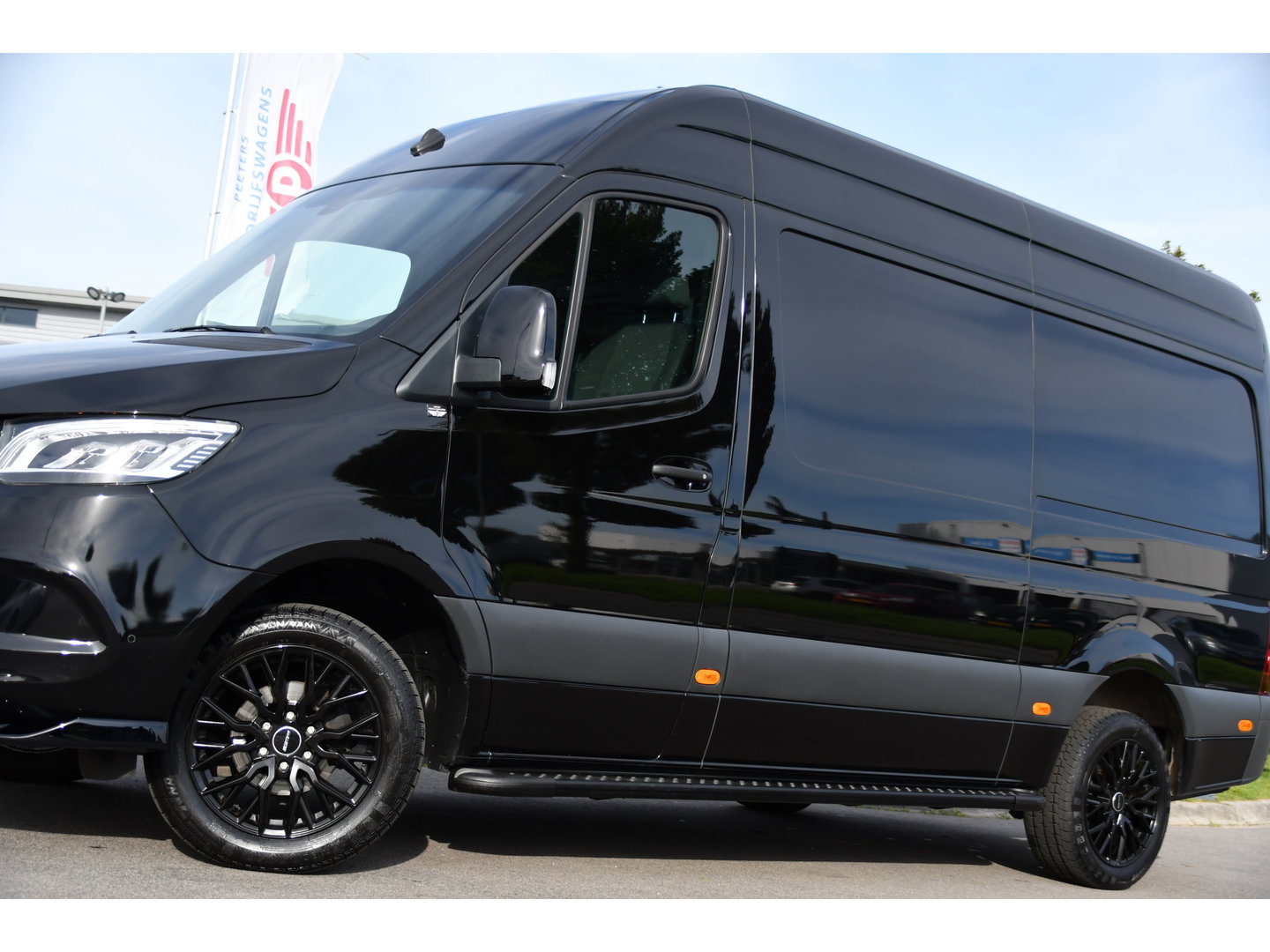 Mercedes-Benz Sprinter 319 1.9 CDI L2H2 RWD Black Edition Camera, Cruise, Carplay, LED, 190pk, Multimedia, Automaat, Geveerde stoel, Sensoren, Trekhaak, Uniek!