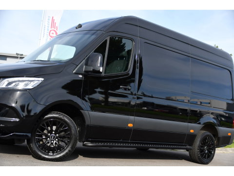 Mercedes-Benz Sprinter 319 1.9 CDI L2H2 RWD Black Edition Camera, Cruise, Carplay, LED, 190pk, Multimedia, Automaat, Geveerde stoel, Sensoren, Trekhaak, Uniek!