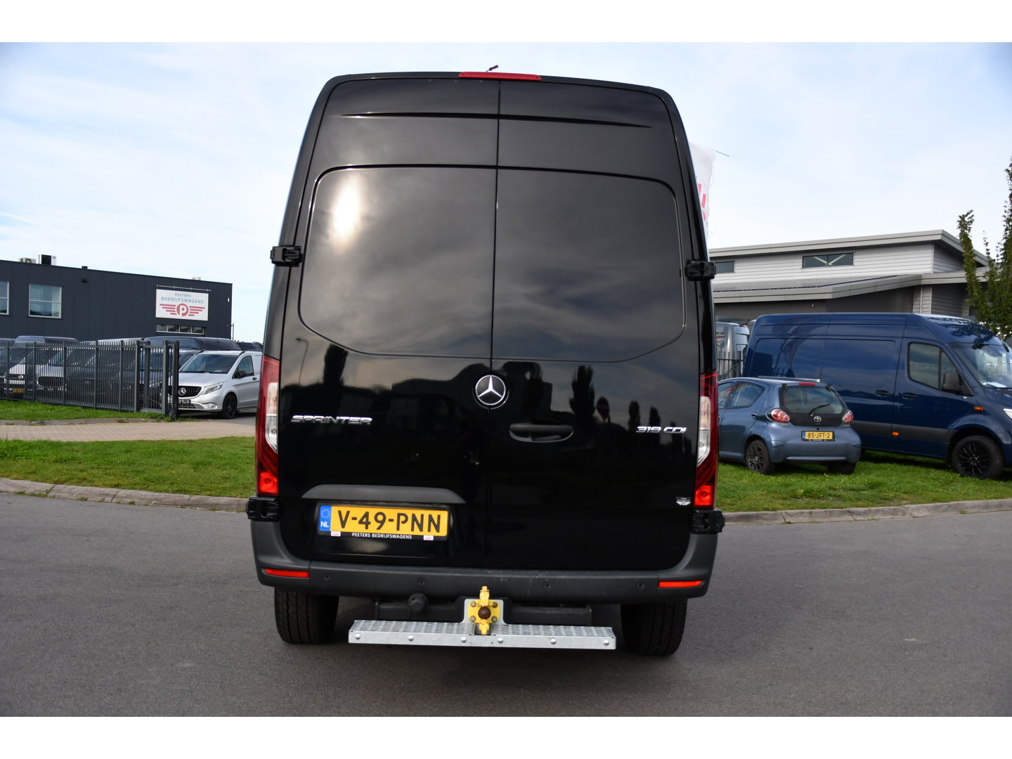 Mercedes-Benz Sprinter 319 1.9 CDI L2H2 RWD Black Edition Camera, Cruise, Carplay, LED, 190pk, Multimedia, Automaat, Geveerde stoel, Sensoren, Trekhaak, Uniek!