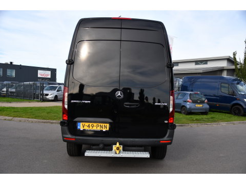 Mercedes-Benz Sprinter 319 1.9 CDI L2H2 RWD Black Edition Camera, Cruise, Carplay, LED, 190pk, Multimedia, Automaat, Geveerde stoel, Sensoren, Trekhaak, Uniek!