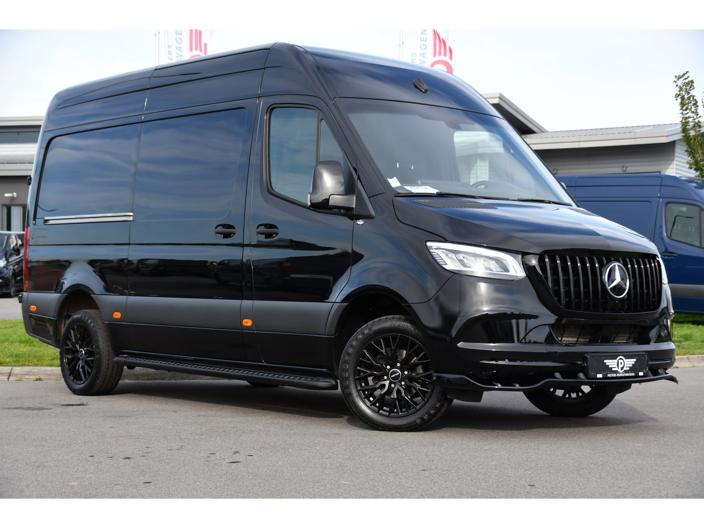 Mercedes-Benz Sprinter 319 1.9 CDI L2H2 RWD Black Edition Camera, Cruise, Carplay, LED, 190pk, Multimedia, Automaat, Geveerde stoel, Sensoren, Trekhaak, Uniek!