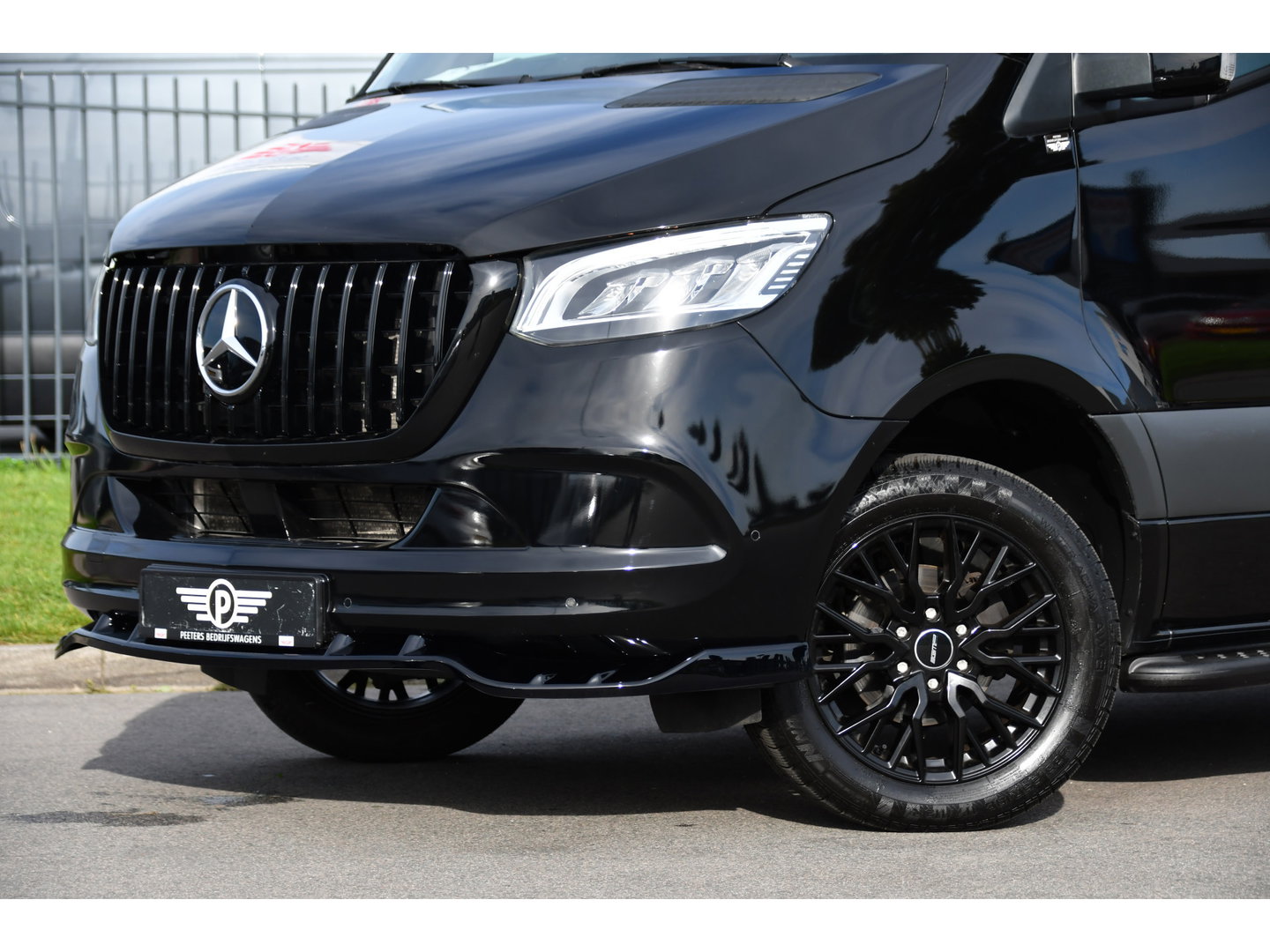 Mercedes-Benz Sprinter 319 1.9 CDI L2H2 RWD Black Edition Camera, Cruise, Carplay, LED, 190pk, Multimedia, Automaat, Geveerde stoel, Sensoren, Trekhaak, Uniek!