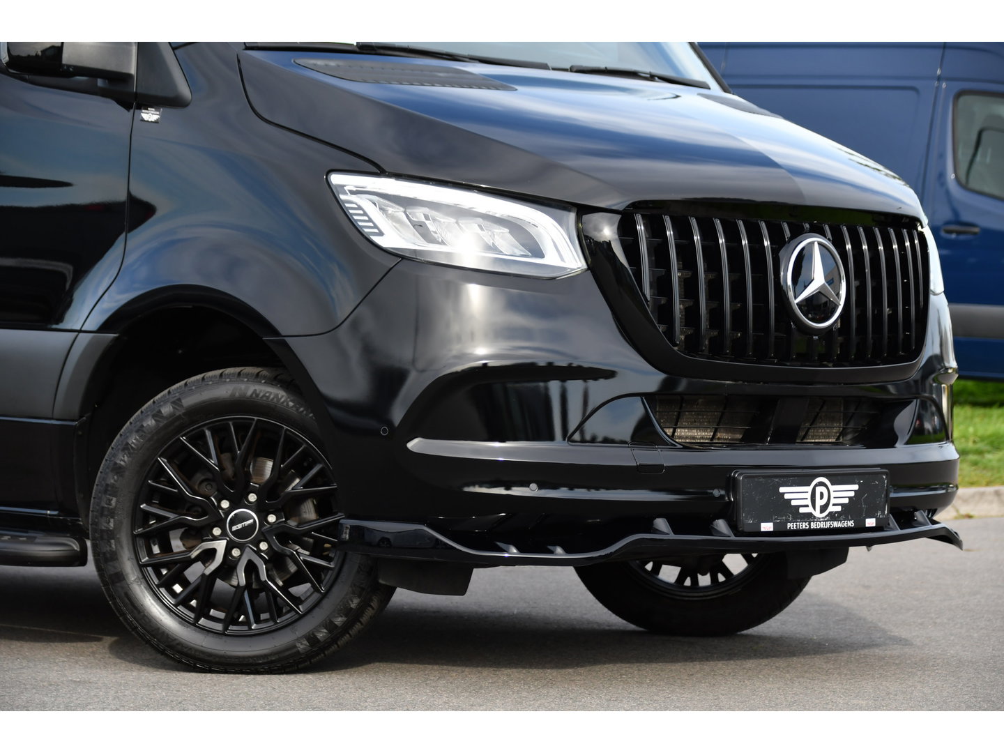 Mercedes-Benz Sprinter 319 1.9 CDI L2H2 RWD Black Edition Camera, Cruise, Carplay, LED, 190pk, Multimedia, Automaat, Geveerde stoel, Sensoren, Trekhaak, Uniek!