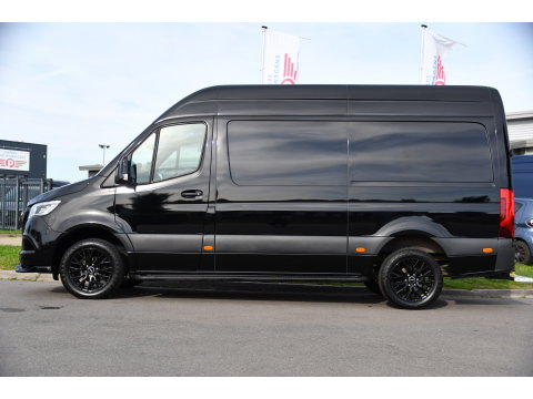 Mercedes-Benz Sprinter 319 1.9 CDI L2H2 RWD Black Edition Camera, Cruise, Carplay, LED, 190pk, Multimedia, Automaat, Geveerde stoel, Sensoren, Trekhaak, Uniek!