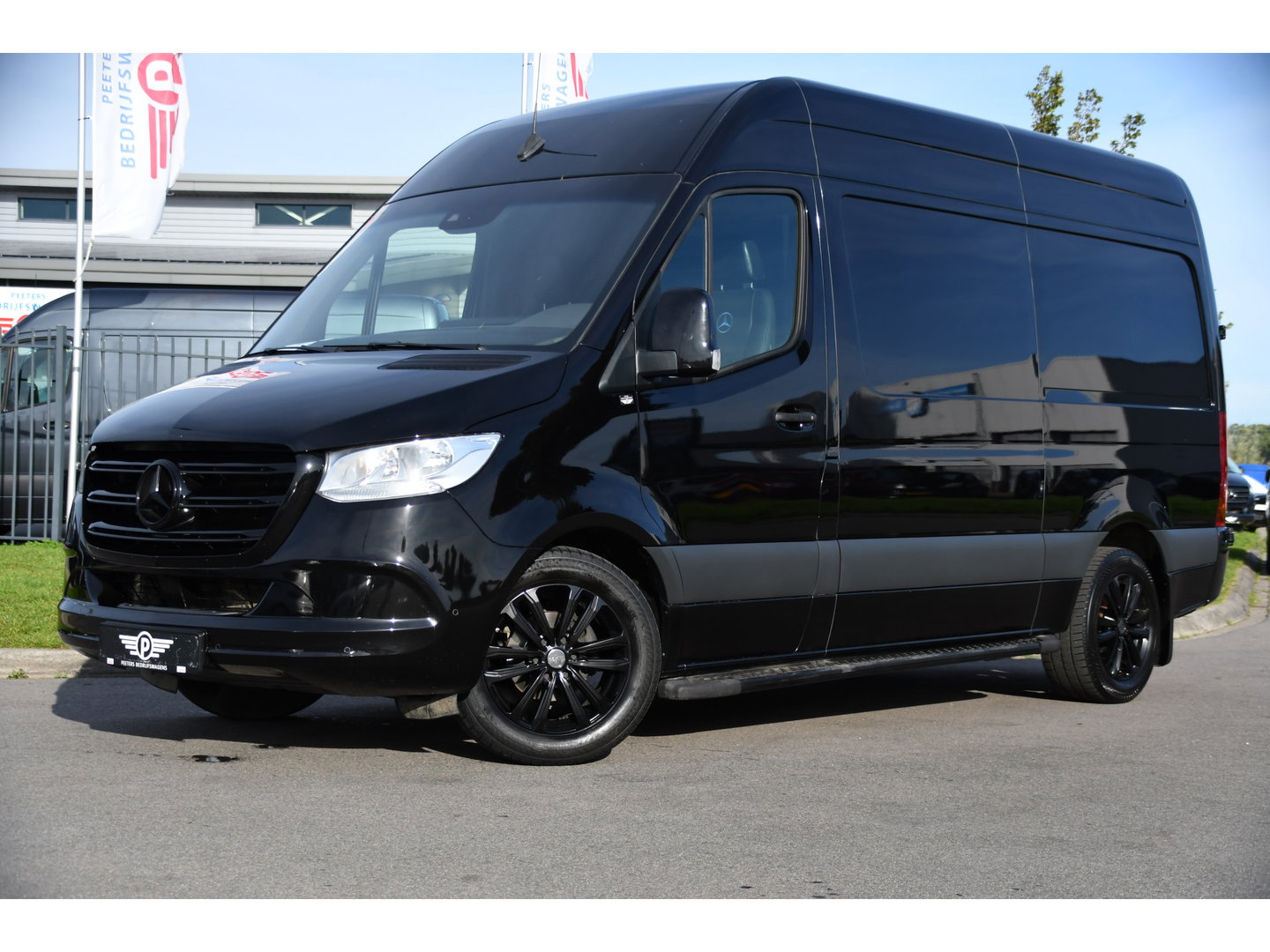 Mercedes-Benz Sprinter 317 1.9 CDI L2H2 Black Edition Camera, Cruise, Carplay, 3500kg, Clima, Sensoren, Automaat, Multimedia, Uniek!