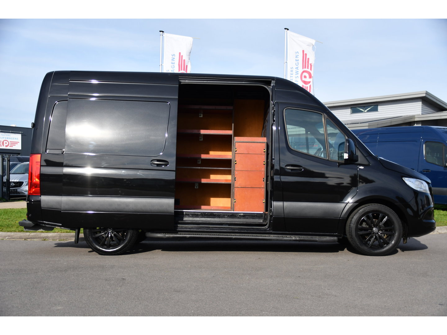 Mercedes-Benz Sprinter 317 1.9 CDI L2H2 Black Edition Camera, Cruise, Carplay, 3500kg, Clima, Sensoren, Automaat, Multimedia, Uniek!