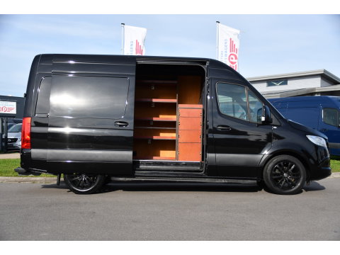 Mercedes-Benz Sprinter 317 1.9 CDI L2H2 Black Edition Camera, Cruise, Carplay, 3500kg, Clima, Sensoren, Automaat, Multimedia, Uniek!