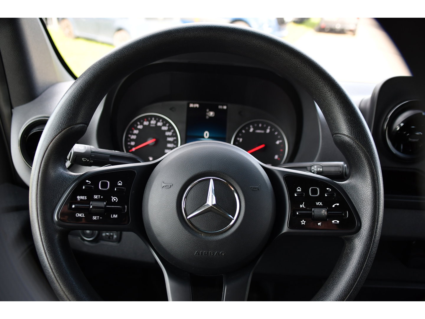 Mercedes-Benz Sprinter 317 1.9 CDI L2H2 Black Edition Camera, Cruise, Carplay, 3500kg, Clima, Sensoren, Automaat, Multimedia, Uniek!
