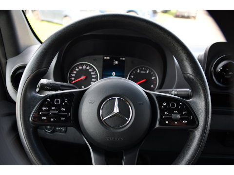 Mercedes-Benz Sprinter 317 1.9 CDI L2H2 Black Edition Camera, Cruise, Carplay, 3500kg, Clima, Sensoren, Automaat, Multimedia, Uniek!