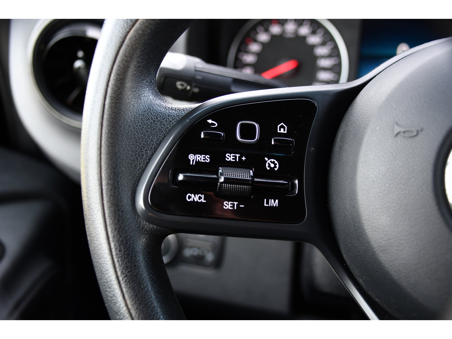 Mercedes-Benz Sprinter 317 1.9 CDI L2H2 Black Edition Camera, Cruise, Carplay, 3500kg, Clima, Sensoren, Automaat, Multimedia, Uniek!