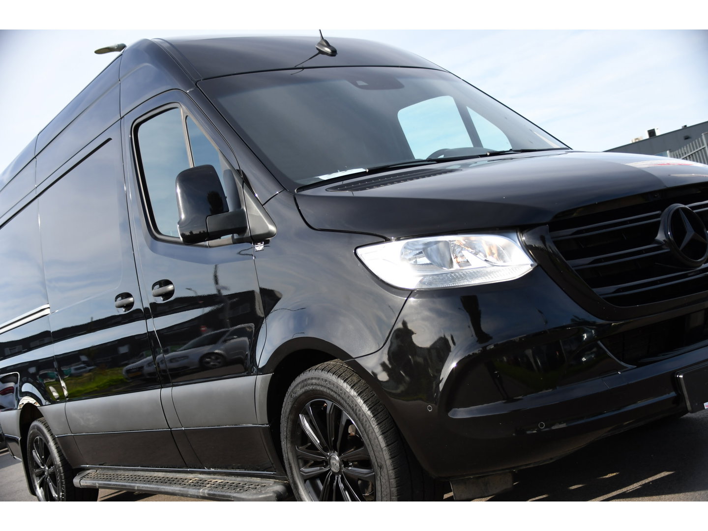 Mercedes-Benz Sprinter 317 1.9 CDI L2H2 Black Edition Camera, Cruise, Carplay, 3500kg, Clima, Sensoren, Automaat, Multimedia, Uniek!