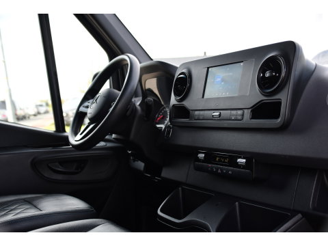 Mercedes-Benz Sprinter 317 1.9 CDI L2H2 Black Edition Camera, Cruise, Carplay, 3500kg, Clima, Sensoren, Automaat, Multimedia, Uniek!