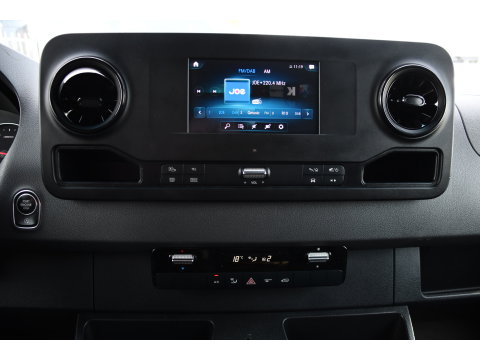 Mercedes-Benz Sprinter 317 1.9 CDI L2H2 Black Edition Camera, Cruise, Carplay, 3500kg, Clima, Sensoren, Automaat, Multimedia, Uniek!