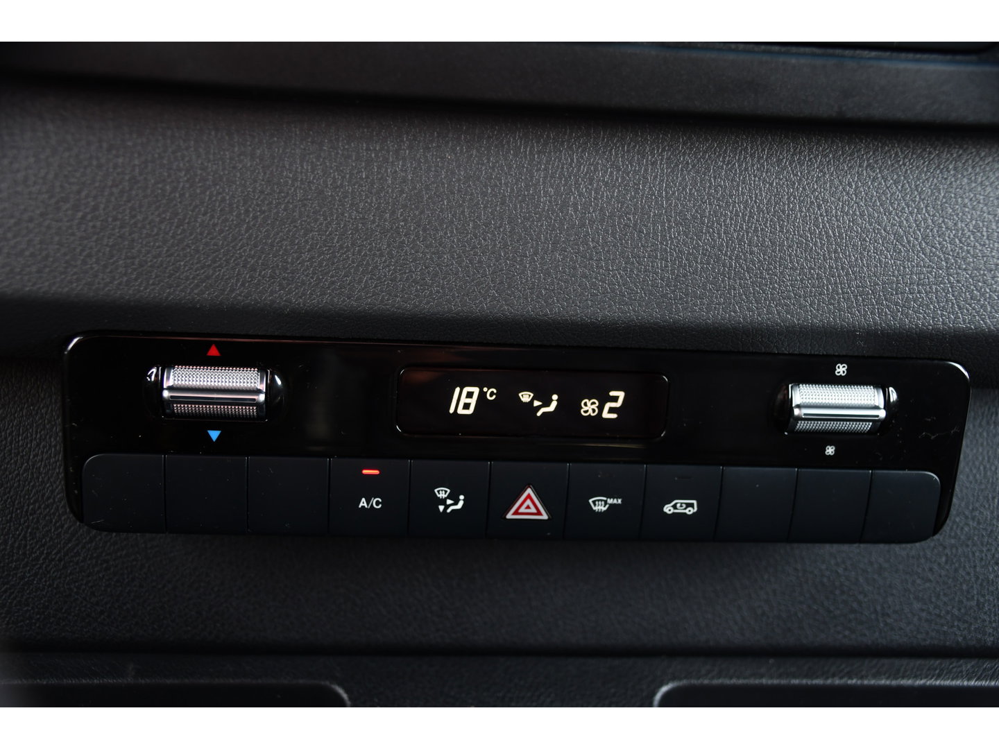 Mercedes-Benz Sprinter 317 1.9 CDI L2H2 Black Edition Camera, Cruise, Carplay, 3500kg, Clima, Sensoren, Automaat, Multimedia, Uniek!