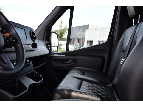 Mercedes-Benz Sprinter 317 1.9 CDI L2H2 Black Edition Camera, Cruise, Carplay, 3500kg, Clima, Sensoren, Automaat, Multimedia, Uniek!