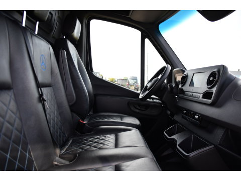 Mercedes-Benz Sprinter 317 1.9 CDI L2H2 Black Edition Camera, Cruise, Carplay, 3500kg, Clima, Sensoren, Automaat, Multimedia, Uniek!