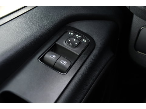 Mercedes-Benz Sprinter 317 1.9 CDI L2H2 Black Edition Camera, Cruise, Carplay, 3500kg, Clima, Sensoren, Automaat, Multimedia, Uniek!