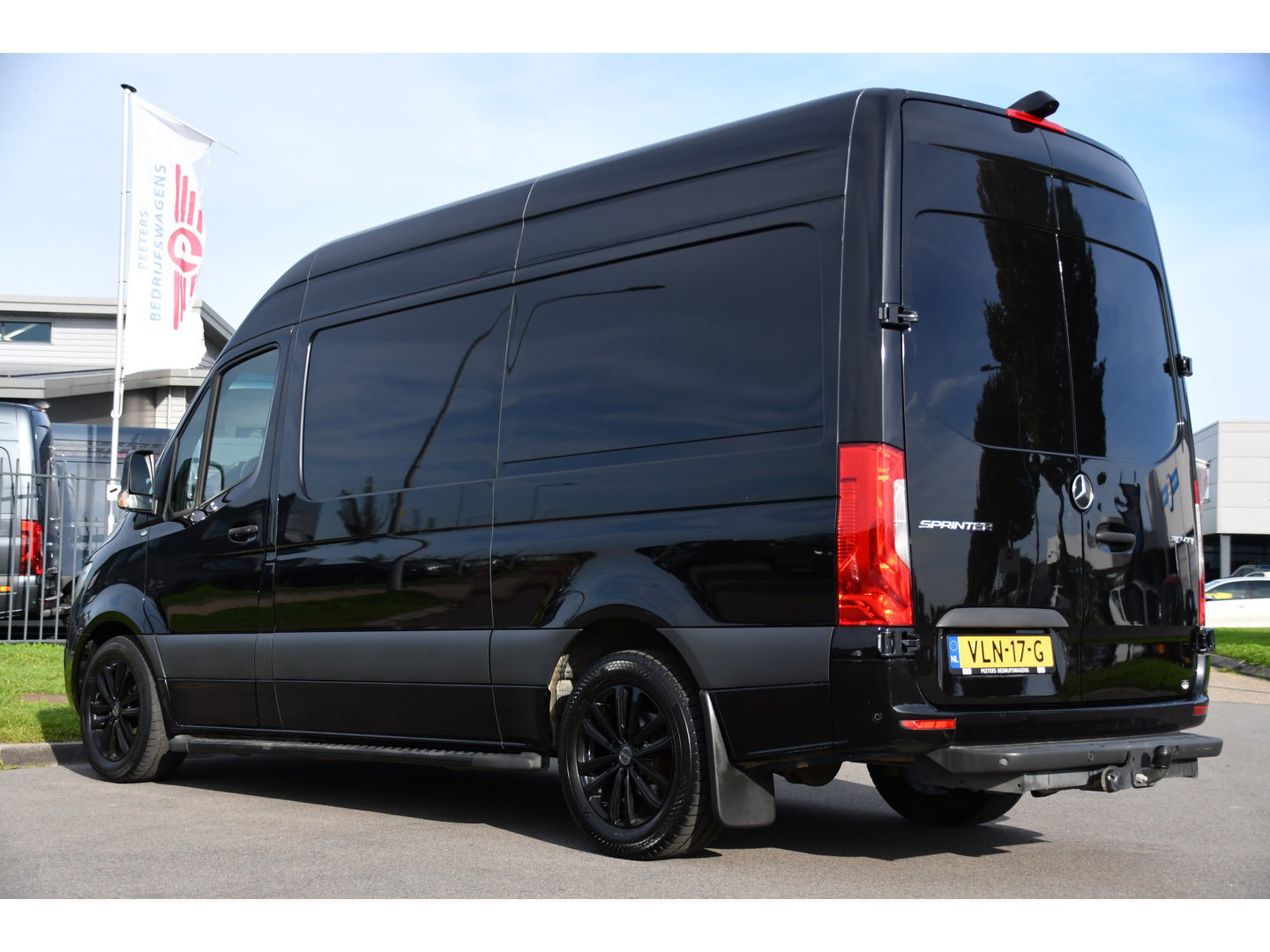 Mercedes-Benz Sprinter 317 1.9 CDI L2H2 Black Edition Camera, Cruise, Carplay, 3500kg, Clima, Sensoren, Automaat, Multimedia, Uniek!