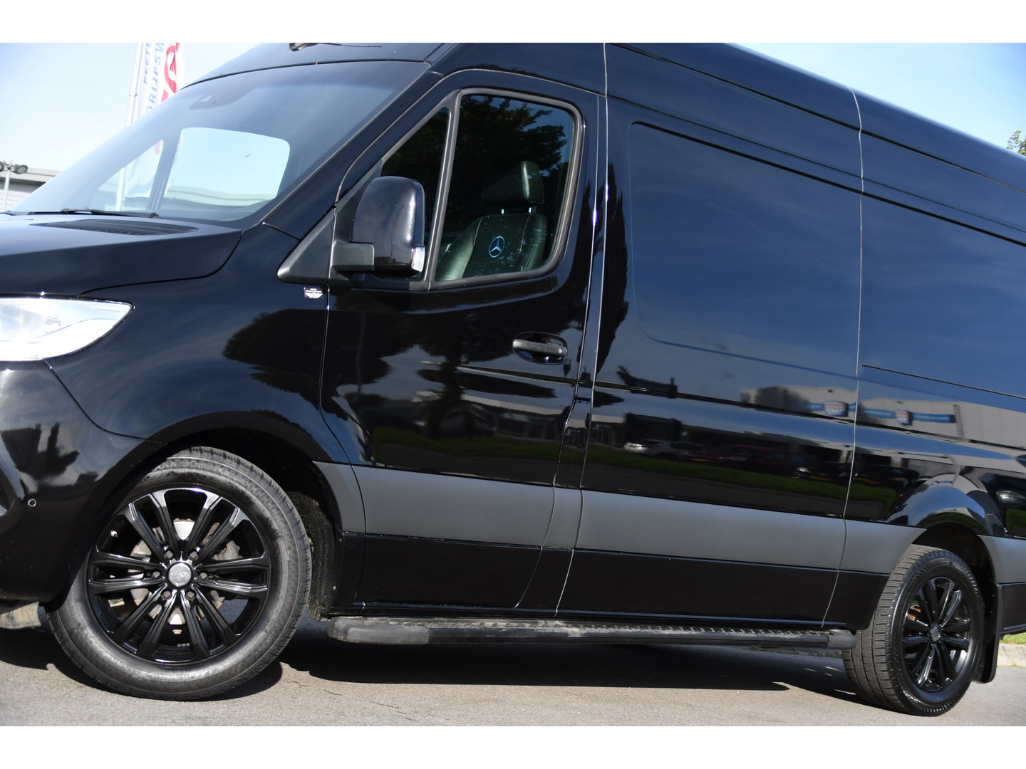 Mercedes-Benz Sprinter 317 1.9 CDI L2H2 Black Edition Camera, Cruise, Carplay, 3500kg, Clima, Sensoren, Automaat, Multimedia, Uniek!