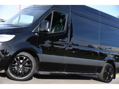 Mercedes-Benz Sprinter 317 1.9 CDI L2H2 Black Edition Camera, Cruise, Carplay, 3500kg, Clima, Sensoren, Automaat, Multimedia, Uniek!