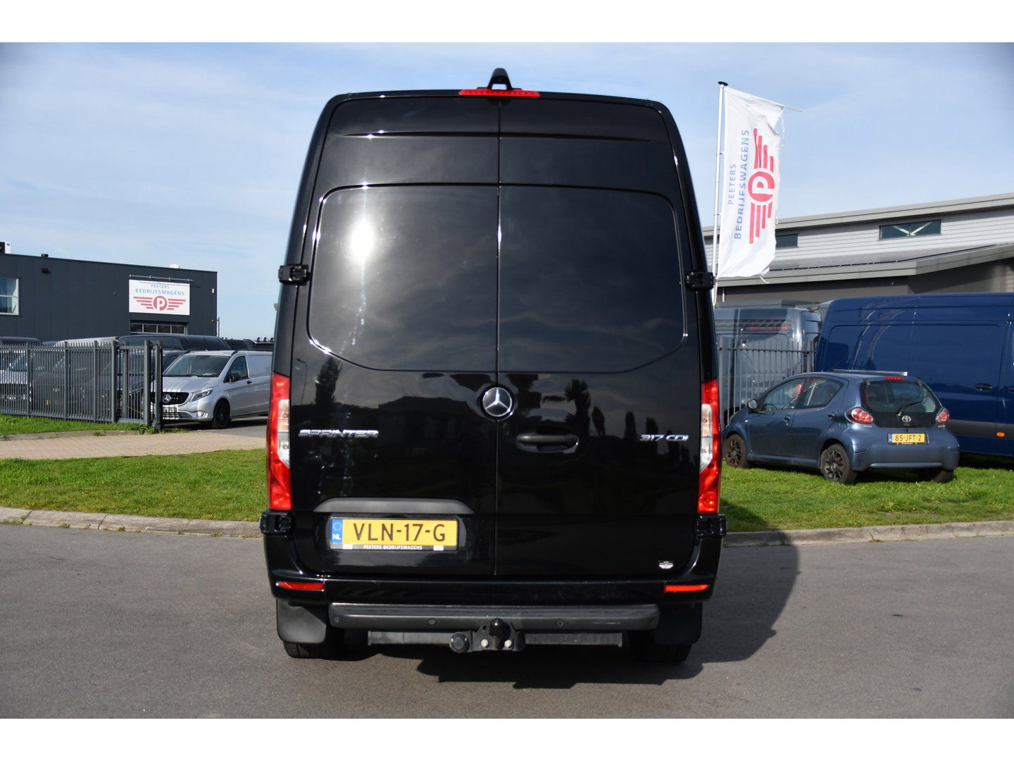 Mercedes-Benz Sprinter 317 1.9 CDI L2H2 Black Edition Camera, Cruise, Carplay, 3500kg, Clima, Sensoren, Automaat, Multimedia, Uniek!