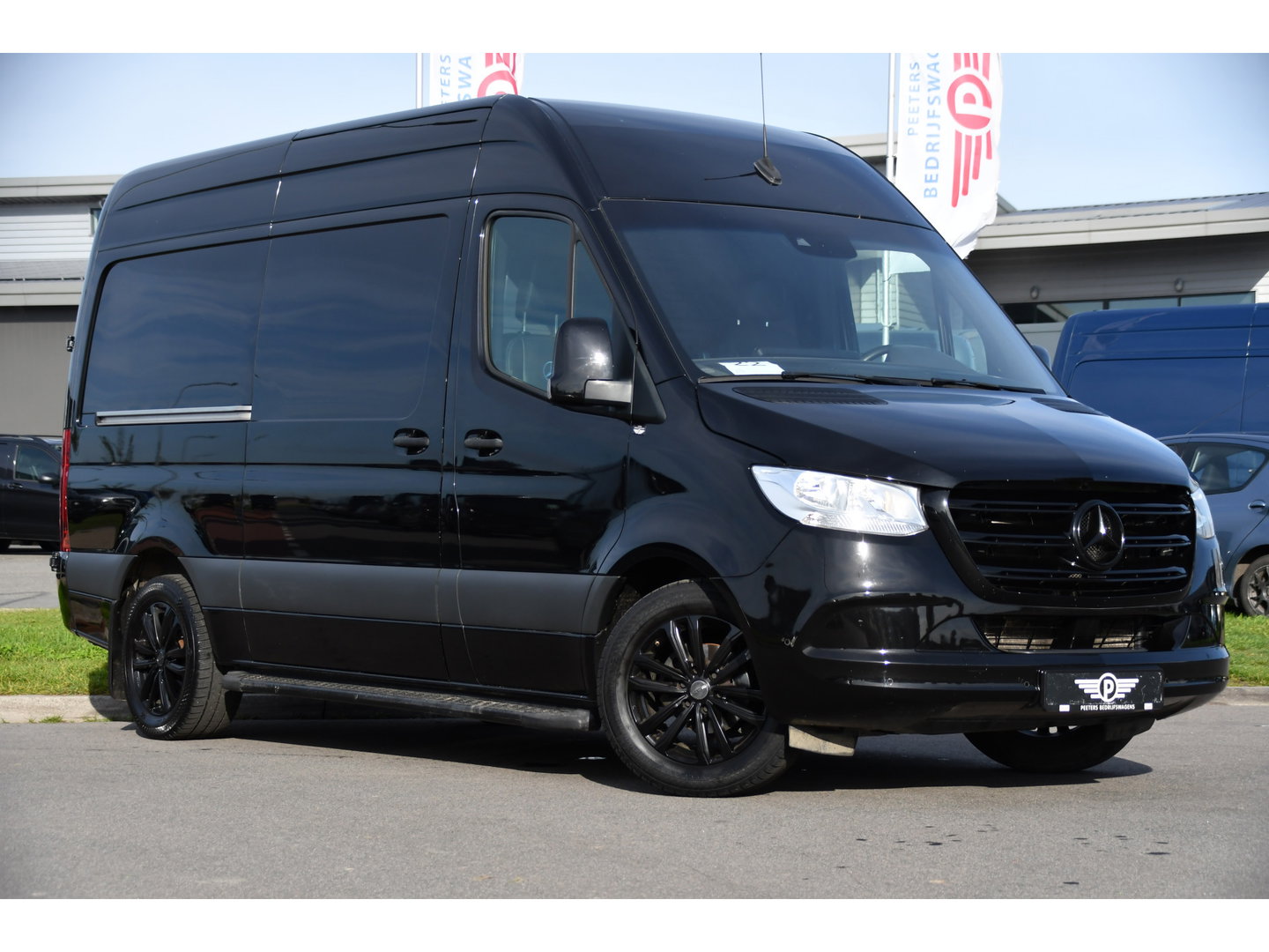 Mercedes-Benz Sprinter 317 1.9 CDI L2H2 Black Edition Camera, Cruise, Carplay, 3500kg, Clima, Sensoren, Automaat, Multimedia, Uniek!