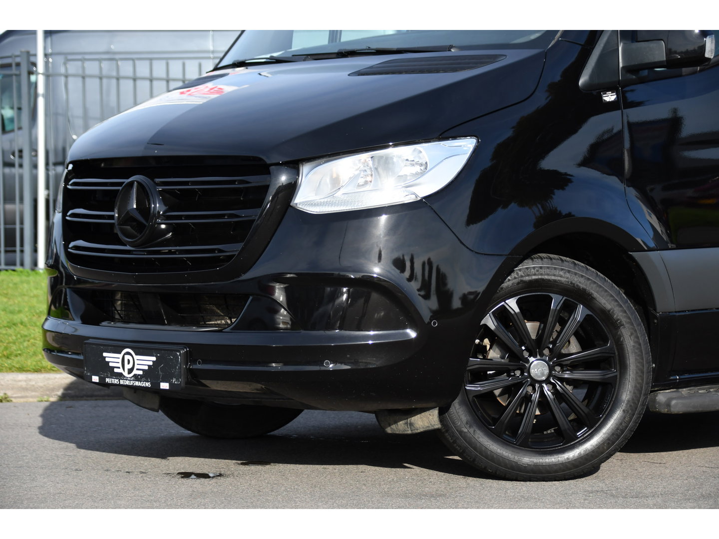 Mercedes-Benz Sprinter 317 1.9 CDI L2H2 Black Edition Camera, Cruise, Carplay, 3500kg, Clima, Sensoren, Automaat, Multimedia, Uniek!