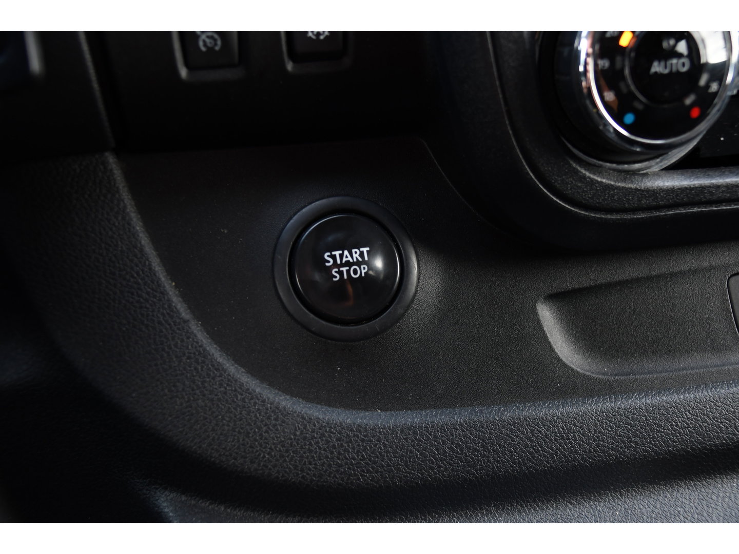 Opel Vivaro 1.6 CDTI L2H1 DC Sport EcoFlex MARGE! Camera, Cruise, 140pk Multimedia, Stoelverwarming, Trekhaak, Clima, Uniek!