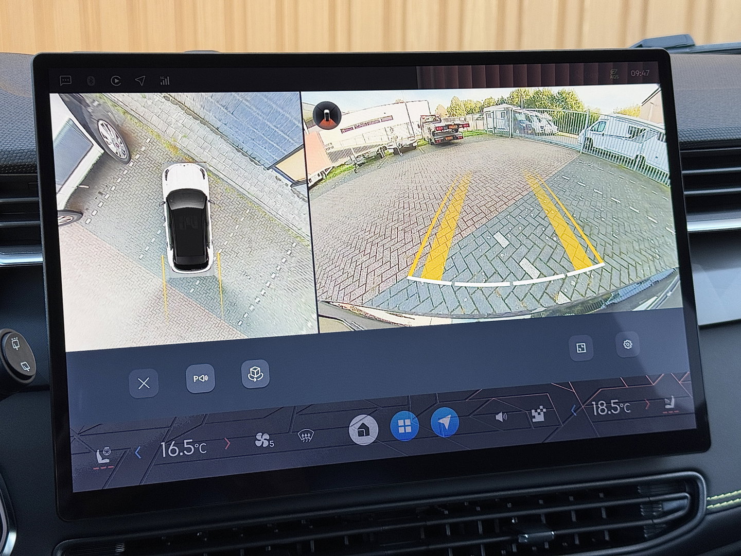Lynk & Co 01 1.5 More | Panoramadak | Leder | 360° Camera | 20" Lichtmetaal | Infinity | Sfeerverlichtinig | Stuurverwarming | Elektrische Bestuurdersstoel | Stoelverwarming | Apple Carplay | Android Auto |