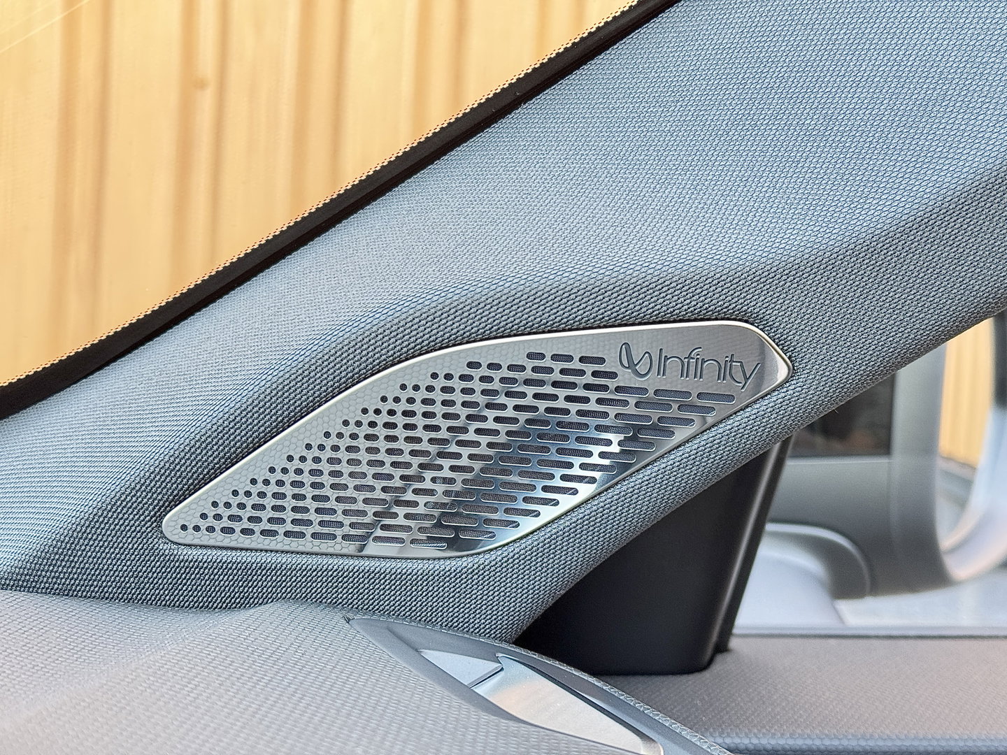 Lynk & Co 01 1.5 More | Panoramadak | Leder | 360° Camera | 20" Lichtmetaal | Infinity | Sfeerverlichtinig | Stuurverwarming | Elektrische Bestuurdersstoel | Stoelverwarming | Apple Carplay | Android Auto |