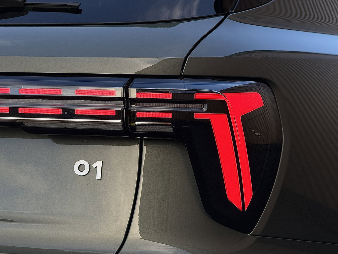 Lynk & Co 01 1.5 More | Panoramadak | Leder | 360° Camera | 20" Lichtmetaal | Infinity | Sfeerverlichtinig | Stuurverwarming | Elektrische Bestuurdersstoel | Stoelverwarming | Apple Carplay | Android Auto |