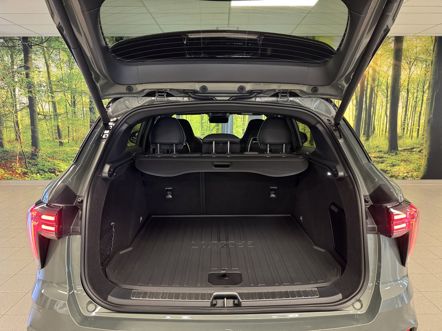 Lynk & Co 01 1.5 More | Panoramadak | Leder | 360° Camera | 20" Lichtmetaal | Infinity | Sfeerverlichtinig | Stuurverwarming | Elektrische Bestuurdersstoel | Stoelverwarming | Apple Carplay | Android Auto |