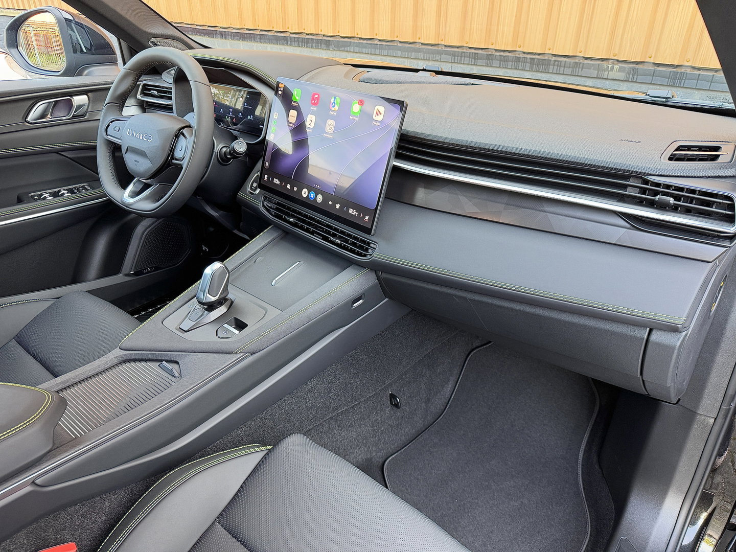 Lynk & Co 01 1.5 More | Panoramadak | Leder | 360° Camera | 20" Lichtmetaal | Infinity | Sfeerverlichtinig | Stuurverwarming | Elektrische Bestuurdersstoel | Stoelverwarming | Apple Carplay | Android Auto |
