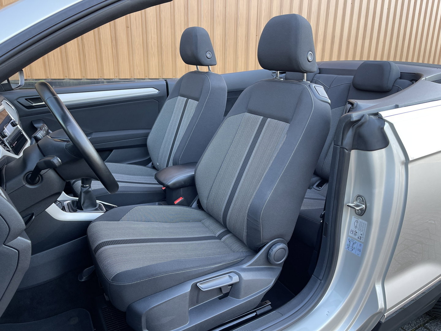 Volkswagen T-Roc Cabrio 1.0 TSI Style | Draadloze Apple Carplay | Beats Audio | Dealer Onderhouden | DAB | Trekhaak | Adaptieve Cruise Control |