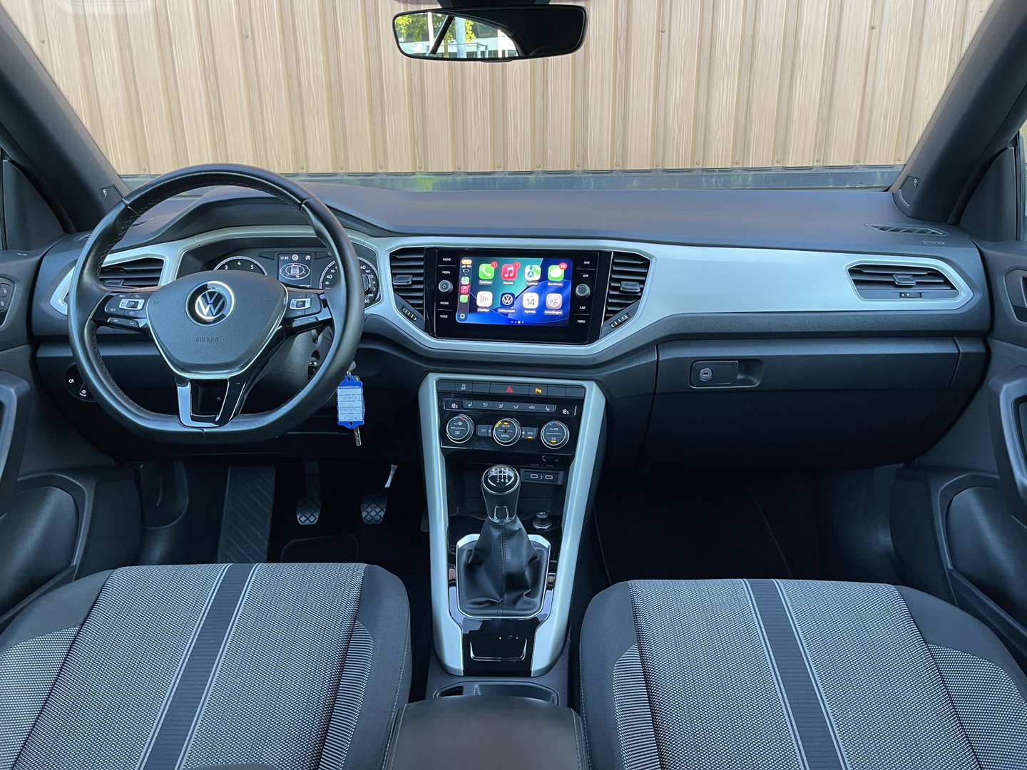 Volkswagen T-Roc Cabrio 1.0 TSI Style | Draadloze Apple Carplay | Beats Audio | Dealer Onderhouden | DAB | Trekhaak | Adaptieve Cruise Control |