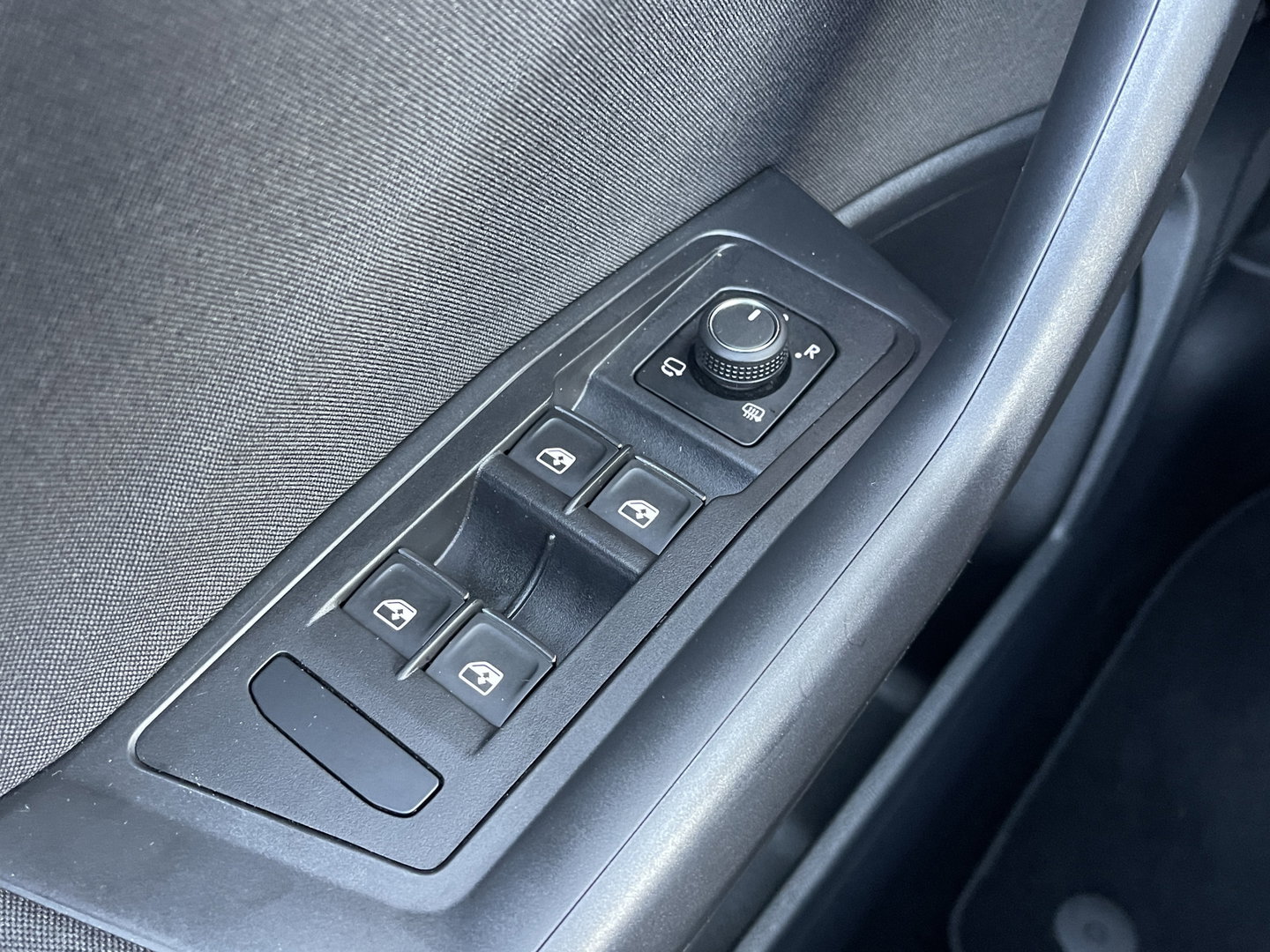 Volkswagen T-Roc Cabrio 1.0 TSI Style | Draadloze Apple Carplay | Beats Audio | Dealer Onderhouden | DAB | Trekhaak | Adaptieve Cruise Control |