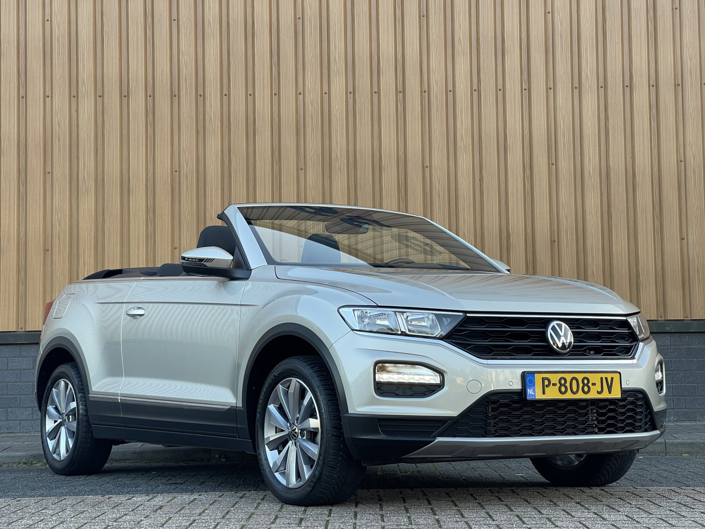 Volkswagen T-Roc Cabrio 1.0 TSI Style | Draadloze Apple Carplay | Beats Audio | Dealer Onderhouden | DAB | Trekhaak | Adaptieve Cruise Control |