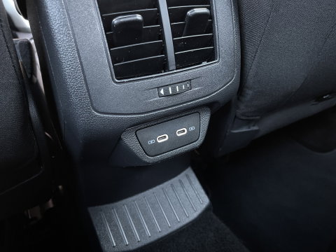 Volkswagen T-Roc Cabrio 1.0 TSI Style | Draadloze Apple Carplay | Beats Audio | Dealer Onderhouden | DAB | Trekhaak | Adaptieve Cruise Control |