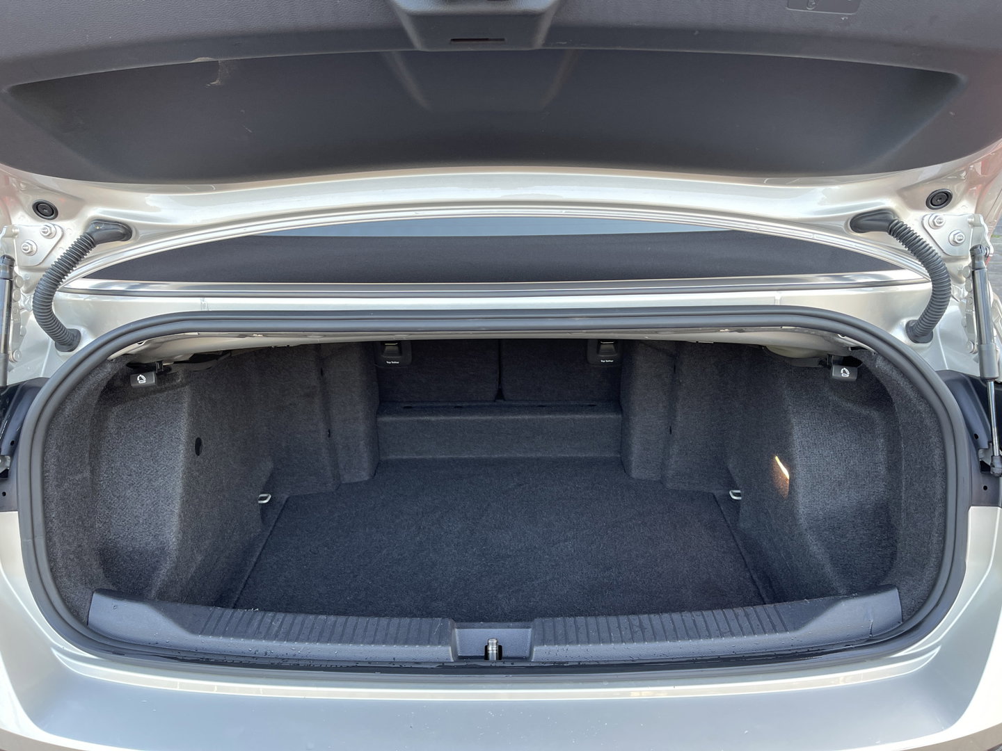 Volkswagen T-Roc Cabrio 1.0 TSI Style | Draadloze Apple Carplay | Beats Audio | Dealer Onderhouden | DAB | Trekhaak | Adaptieve Cruise Control |