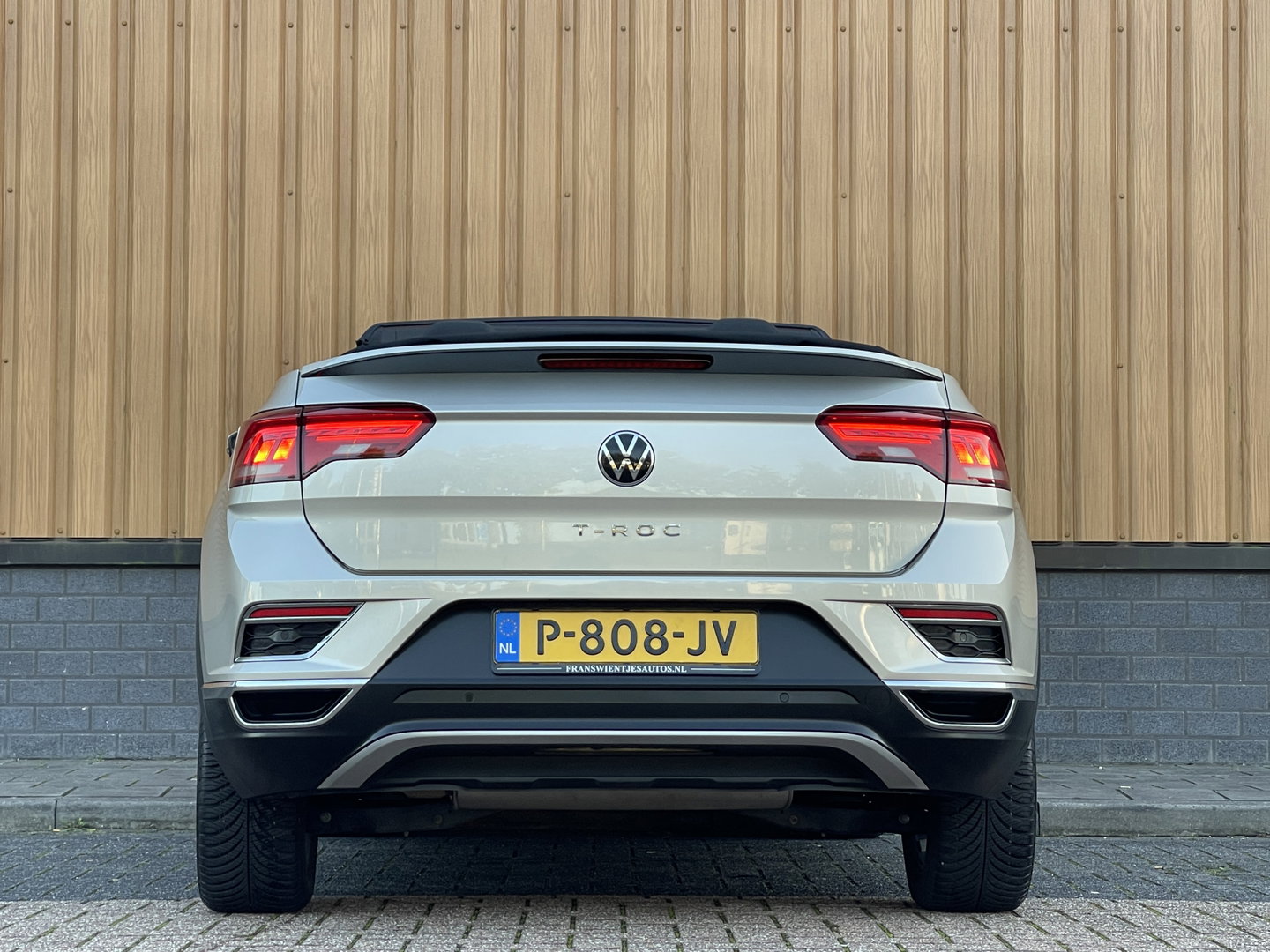 Volkswagen T-Roc Cabrio 1.0 TSI Style | Draadloze Apple Carplay | Beats Audio | Dealer Onderhouden | DAB | Trekhaak | Adaptieve Cruise Control |