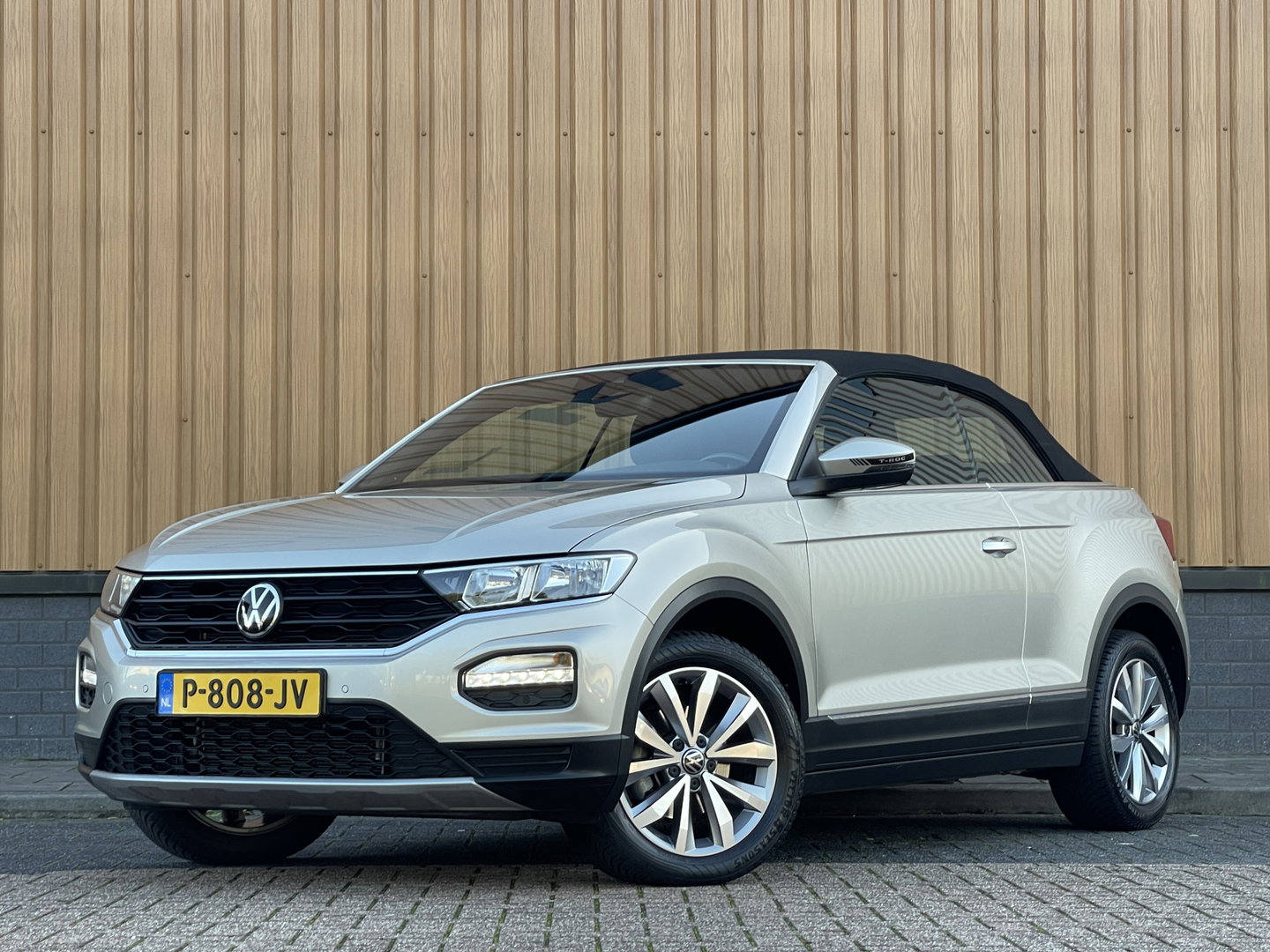 Volkswagen T-Roc Cabrio 1.0 TSI Style | Draadloze Apple Carplay | Beats Audio | Dealer Onderhouden | DAB | Trekhaak | Adaptieve Cruise Control |