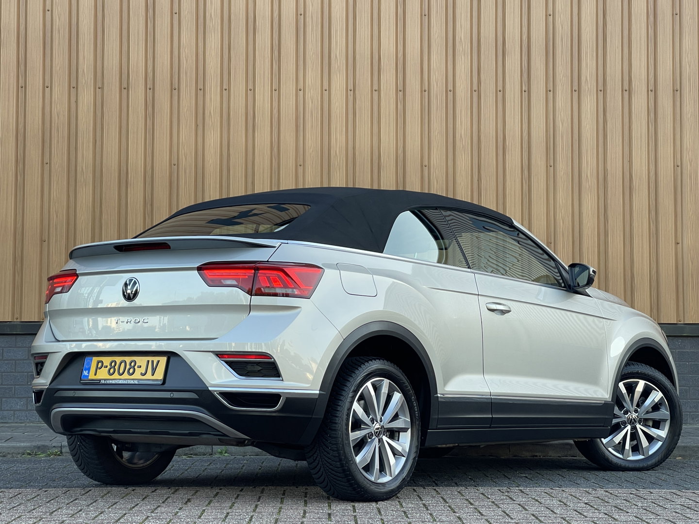 Volkswagen T-Roc Cabrio 1.0 TSI Style | Draadloze Apple Carplay | Beats Audio | Dealer Onderhouden | DAB | Trekhaak | Adaptieve Cruise Control |